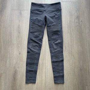 Alo Women’s Gray Pants in size small perfect condition